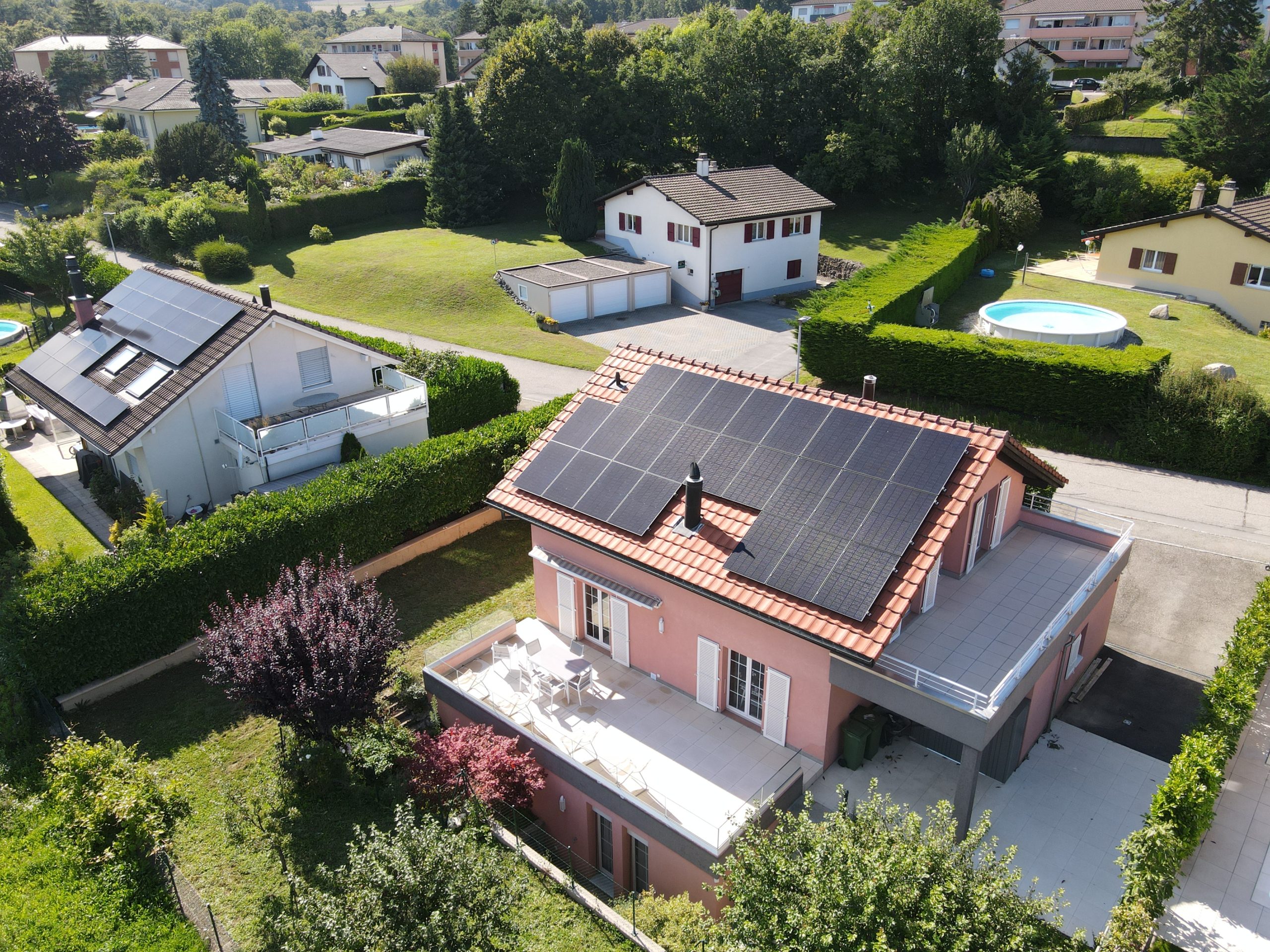 Installation photovoltaïque résidentielle par Eligreen — vue drone